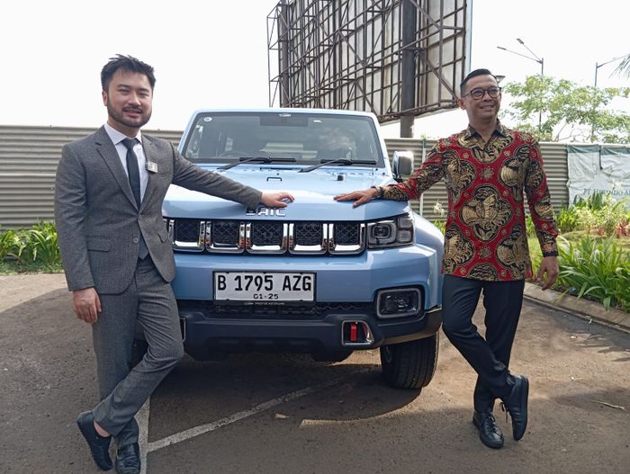 Berdiri diatas lahan seluas 400m2 showroom ini menyediakan berbagai fasilitas.