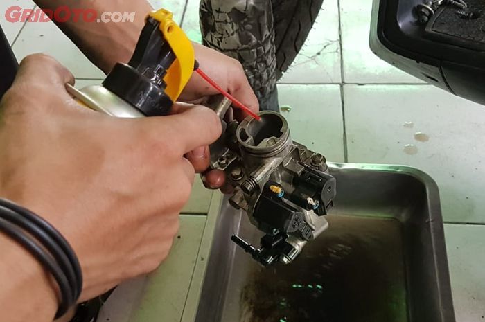 Begini cara bersihkan throttle body supaya enggak error