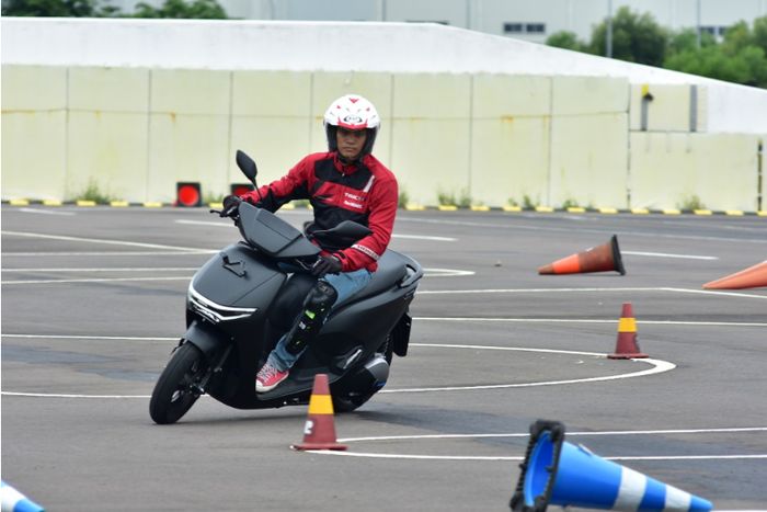 Ilustrasi test riding bersama Honda CUV e:.