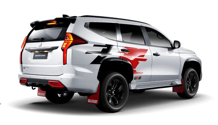 penggunaan mudflap merah memberikan nuansa reli