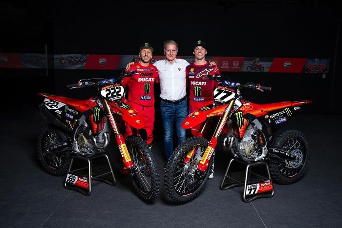 Alessandro Lupino dan Tony Cairoli 