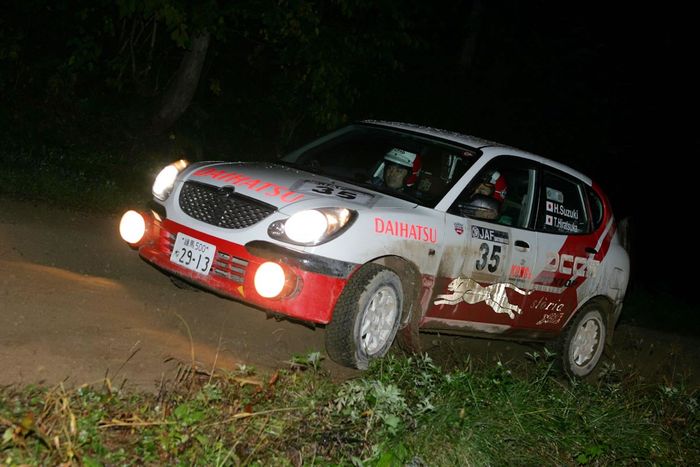 Daihatsu Storia X4 dipakai untuk balap rally.