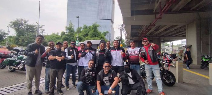 Moto Bike Indonesia Club bekerjasama dengan Motor Besar Indonesia (MBI) menyerahkan bantuan ke Yayasan Kasih Kanker Anak Indonesia dan korban kebakaran di Jalan Haji Ung 