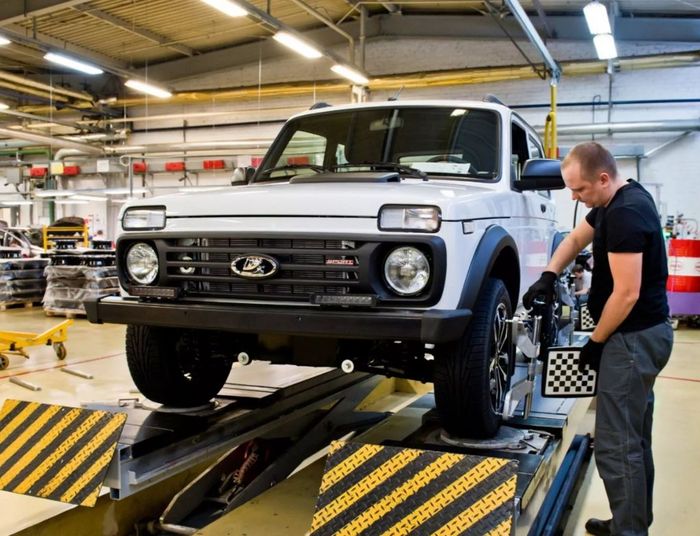 walau detailnya sedikit lebih modern, Lada Niva Sport desain bodinya masih sama seperti awal muncul pada tahun 1970-an