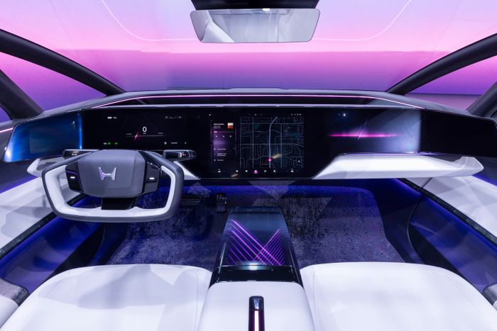 Interior Honda 0 Saloon.