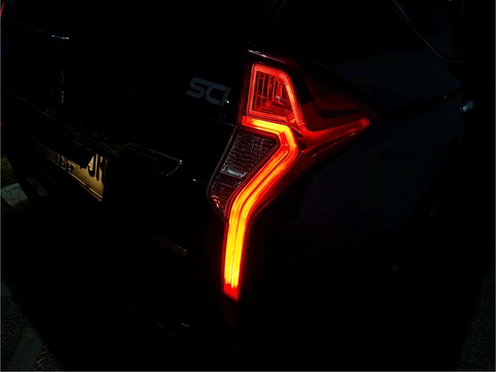 Lampu rem Pajero Sport 