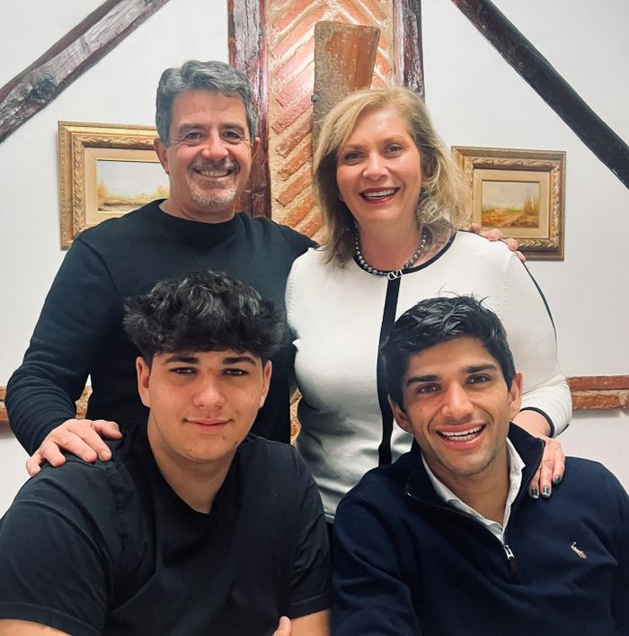 Jorge Martin, bersama sang ayah Angel Martin, sang ibu Susana Almoguera dan adiknya, Javier Martin