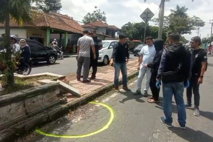 TKP tewasnya dua pelajar SMK yang diduga dikeroyok anggota geng motor di Jl Wasita Kusuma, Indihiang, kota Tasikmalaya, Jawa Barat