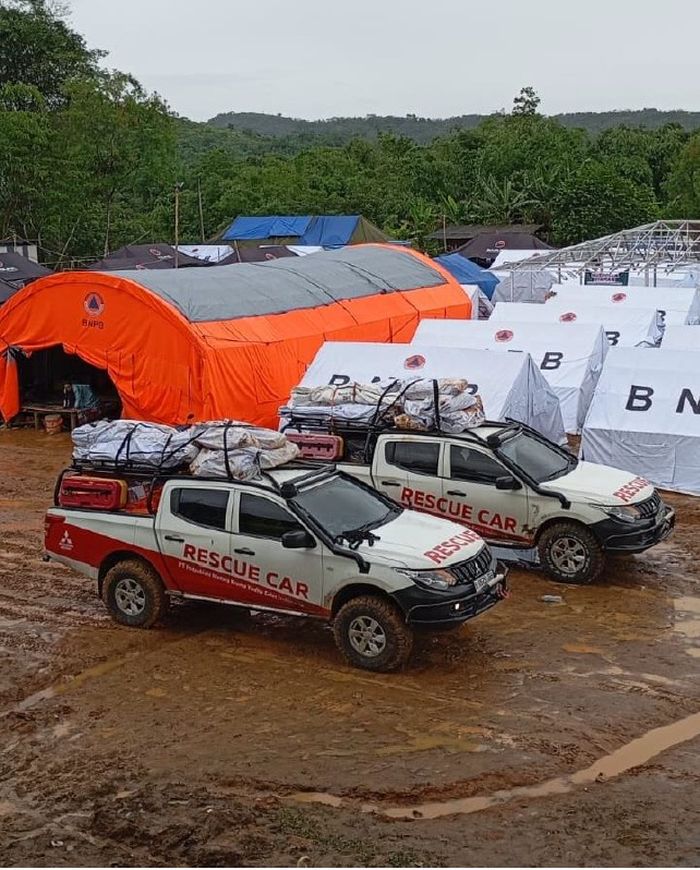 Mitsubishi Triton Rescue Car yang dikerahkan PT Mitsubishi Motors Krama Yudha Sales Indonesia (MMKSI) untuk korban bencana alam di Sukabumi, Jawa Barat