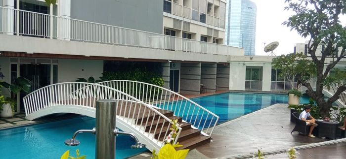 Kolam renang di Pacific Garden square