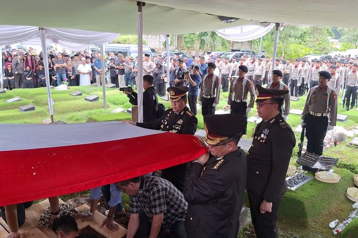 Pemakaman Brigjen Pol (Purn) Yusri Yunus di TPU Tanah Kusir, (20/1/25)