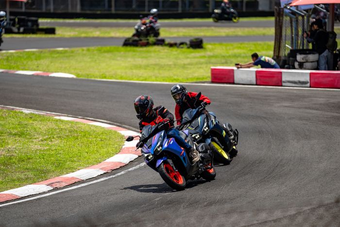 Semua varian Yamaha Aerox Alpha tersedia di sesi tes ini