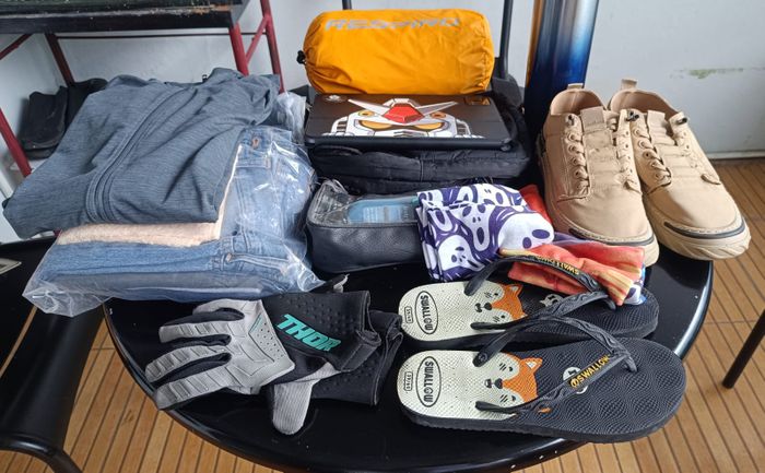 Semua barang bawaan yang dibawa untuk turing bisa diletakan di bagasi