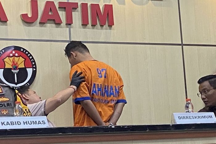 Rohmad Tri Hartanto alias A (32) berbaju tahanan oranye, pelaku mutilasi terhadap Uswatun Khasanah (29) di Ngawi, Jawa Timur