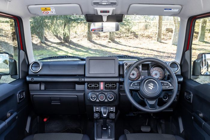 Interior Suzuki Jimny Nomade.