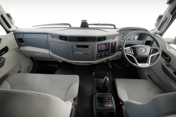 Interior Tata Prima H.28