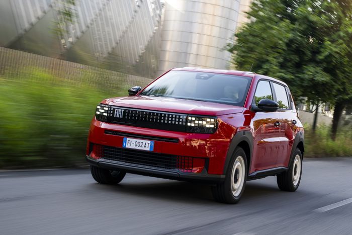 Fiat Grande Panda (RED).