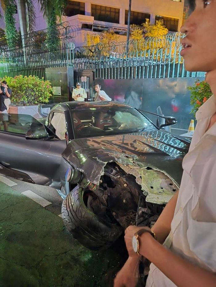 Toyota Supra MK5 kecelakaan di MH Thamrin, Jakarta Pusat