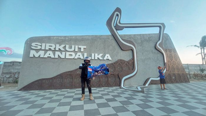 Made Angga saat tiba di Sirkuit Mandalika