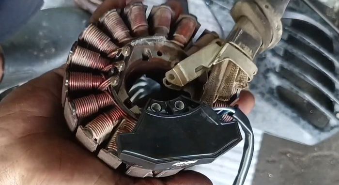 Ilustrasi sensor CKP motor matic Yamaha 