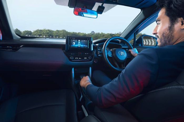 Kabin Corolla Cross HEV.