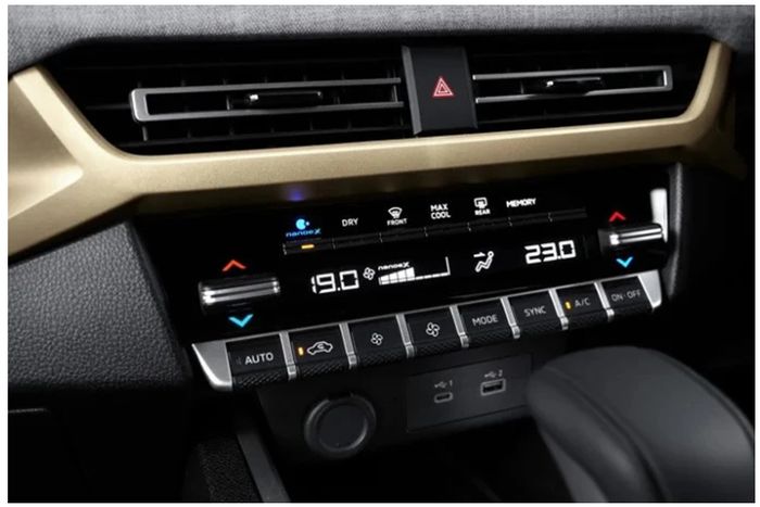 Dual-Zone Auto Climate Control dengan teknologi Panasonic Nanoe-X&trade; 
