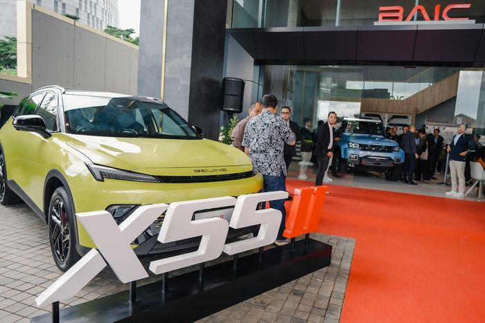 BAIC X55 II di grand opening Boutique Dealer BAIC di Gading Serpong Boulevard Blok S No. 8 Kabupaten Tangerang, Banten