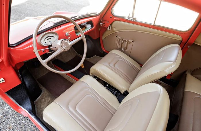 interior Vespa 400 terlihat simpel