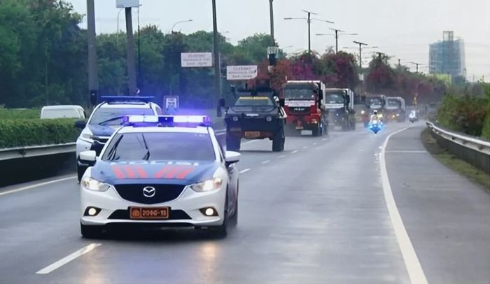 Ilustrasi strobo di mobil patwal