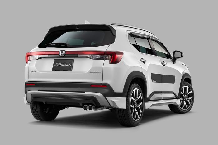 Kit body Honda WR-V memiliki dua warna, varian putih di foto.