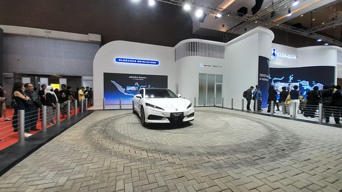 Denza Z9GT memiliki tenaga yang cukup buas, nyaris 1.000 dk. Sementara itu, jarak tempuhnya bisa mencapai 630 km.