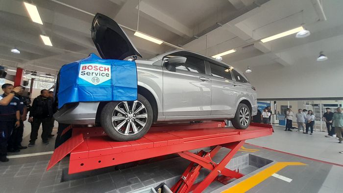pembukaan Bosch Car Service Flagship Workshop ini yang pertama di Indonesia bekerja sama dengan PT XMotors International Group.