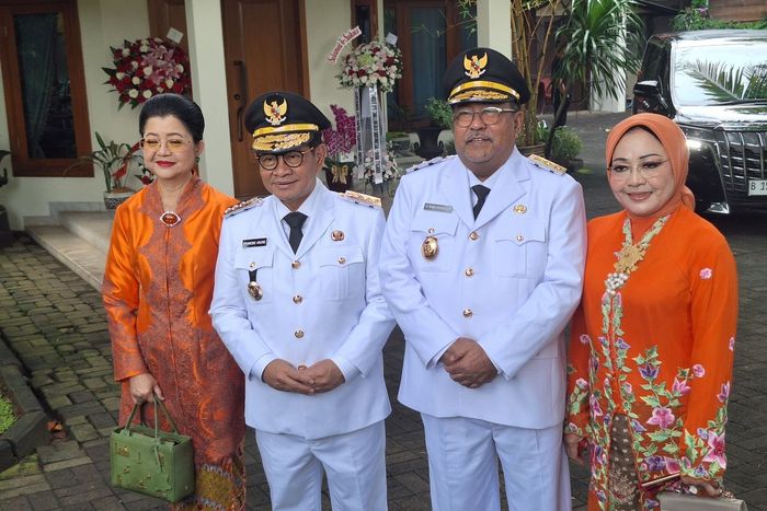 Pramono Anung dan Rano Karno sudah mengenakan seragam dinas untuk pelantikan, (20/2/25)