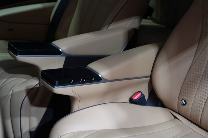 Denza D9 bukan hanya kendaraan, tetapi sebuah ruang eksklusif yang mengutamakan kenyamanan