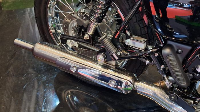 Knalpot P-Shooter pada Kawasaki W230 dan Meguro S1 mengeluarkan suara yang khas
