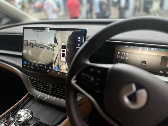 Fitur keselamatan Denza D9