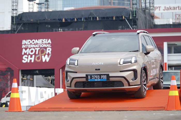 AION Indonesia menggelar test drive di ajang Indonesia International Motor Show (IIMS) 2025.
