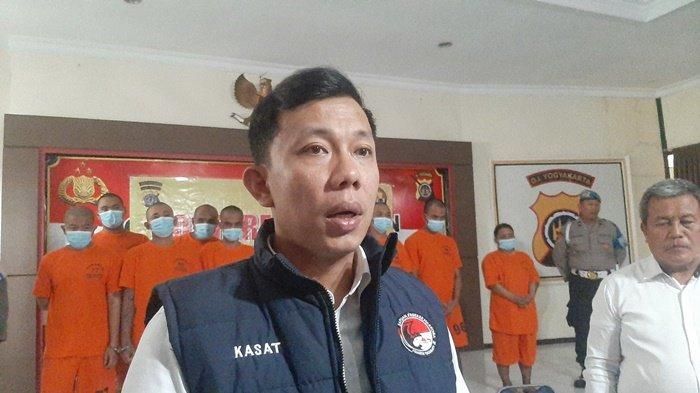 UNGKAP KASUS NARKOBA - Kasatresnarkoba Polresta Yogyakarta, AKP Ardiansyah Rolindo Saputra, saat diwawancara awak media, Senin (24/2/2025)