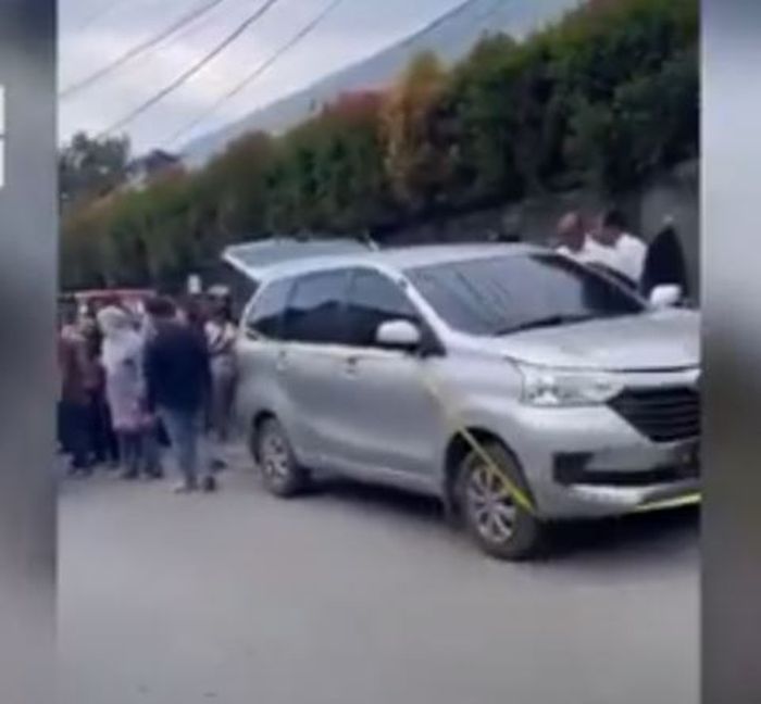 Awal Toyota Avanza milik sopir taksi online bernama Jannus Welman Simanjuntak (43) yang dibunuh penumpang ditemukan warga