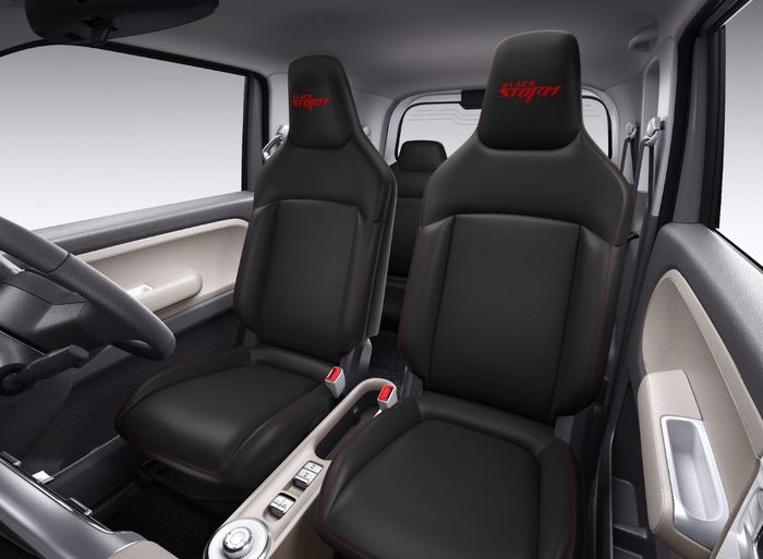 tampilan kabin MG Comet EV Blackstorm