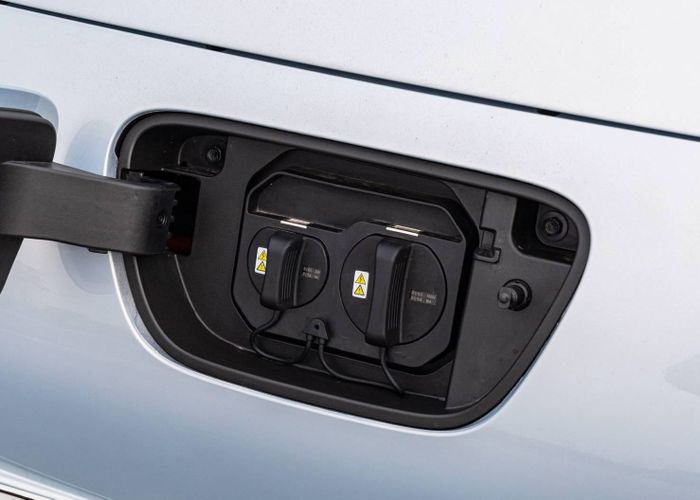 Port charger Wuling Hongguang Mini EV ada fast charger.