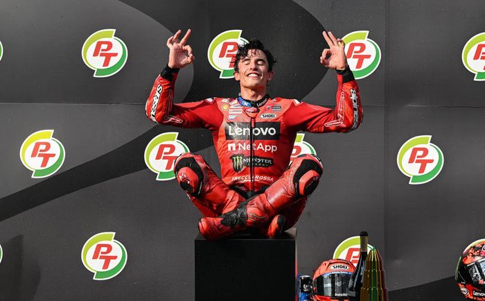 Selebrasi Marc Marquez usai memenangi MotoGP Thailand 2025 bersama Ducati, Minggu (2/3/2025)