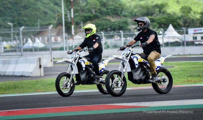 Pindad MotoEV merupakan motor listrik bergaya suprmoto