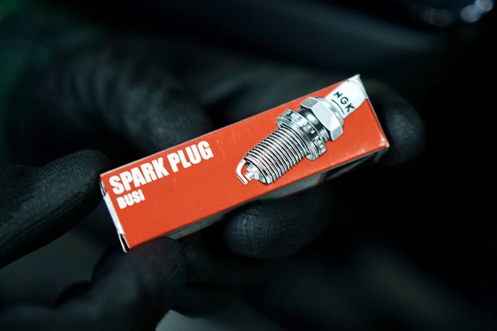 Sparepart fast moving seperti busi mendapat potongan harga menarik