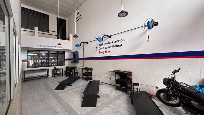 Dealer TVS Balaraja menghadirkan fasilitas 3S (Sales, Service, Sparepart) dalam satu tempat. 