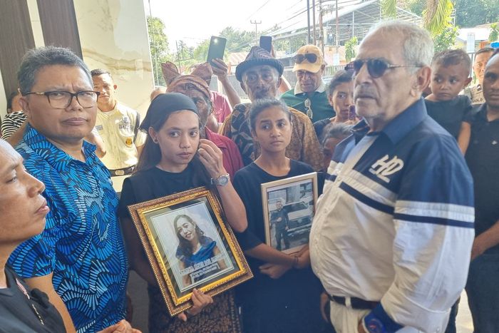 Keluarga korban Alexander Diu (42) dan Amancia Alves dos Santos (40) yang terjun ke jurang naik Toyota Kijang Innova Reborn di Timor Leste bertemu presiden Timor Leste Jose Ramos Horta