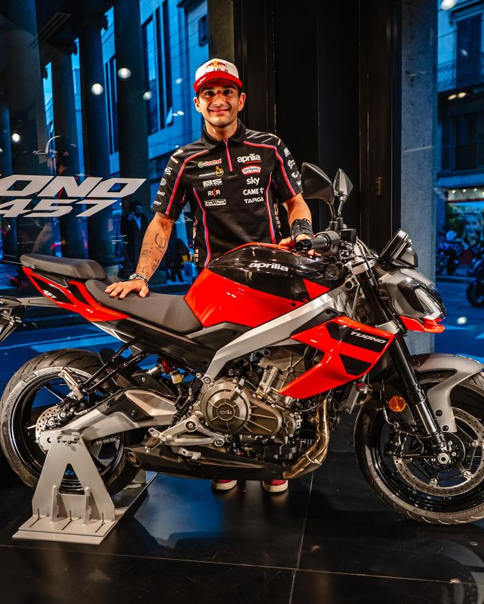 Jorge Martin dengan Aprilia Tuono 457