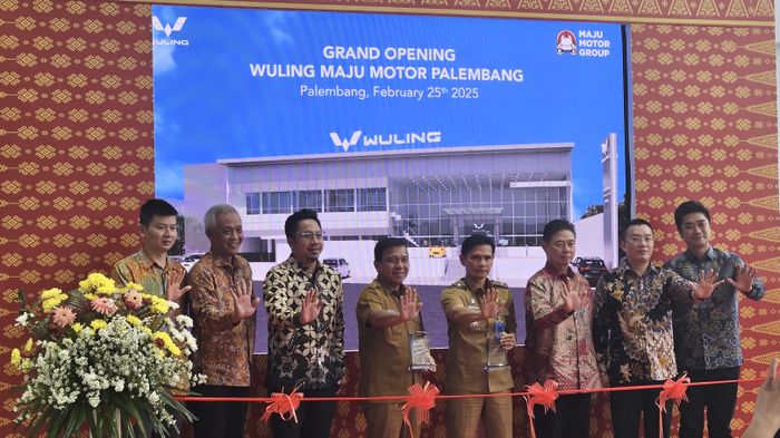 Peresmian dealer  Wuling Maju Motor Palembang di lokasi baru di Jl. Kolonel H. Burlian No. 888 RT 12 RW 04, Kebun Bunga, Sukarami, Palembang, Sumatera Selatan