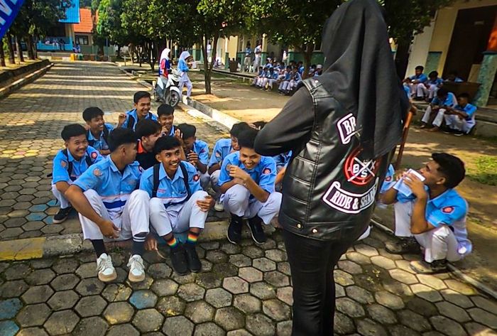 Sharing pengalaman dua anggota wanita BrothersipX saat agenda SHABAR di SMK Swadipa Natar Lampung Selatan