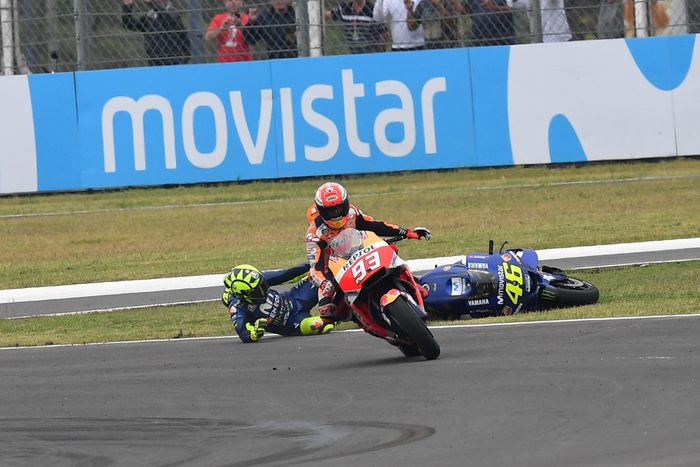 Marc Marquez menyenggol Valentino Rossi di MotoGP Argentina 2018